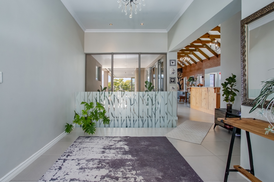5 Bedroom Property for Sale in Lemoenkloof Western Cape